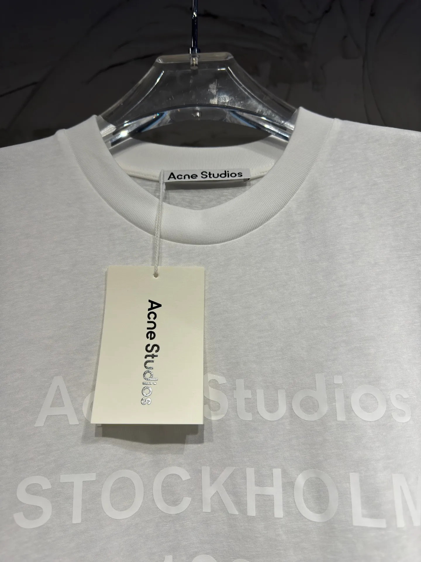 Acne Studios High Quality Classic Series minimalist dark printed logo, 26ss autumn and winter New Arrival new color, short-sleeved and long-sleeved bottoming shirt made by Acne, imported machine hot stamping process in the front and center, low-key and noble snowflake cotton fabric with slightly transparent texture, comfortable and Breathable. The short sleeves are refreshing and casual, and the long sleeves are suitable for layering. Round neck and loose version, regardless of body shape, same style for men and women. The wardrobe is always missing a basic white T Sizes: S M L XL